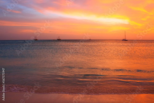 Obraz na płótnie Secluded turquoise beach in Aruba, Caribbean Blue sea, Duth Antilles w salonie