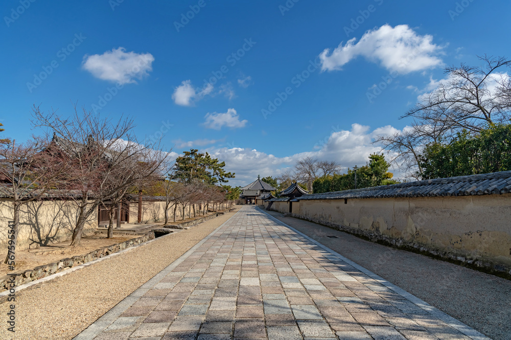 奈良 世界遺産法隆寺 東院伽藍への参道の風景