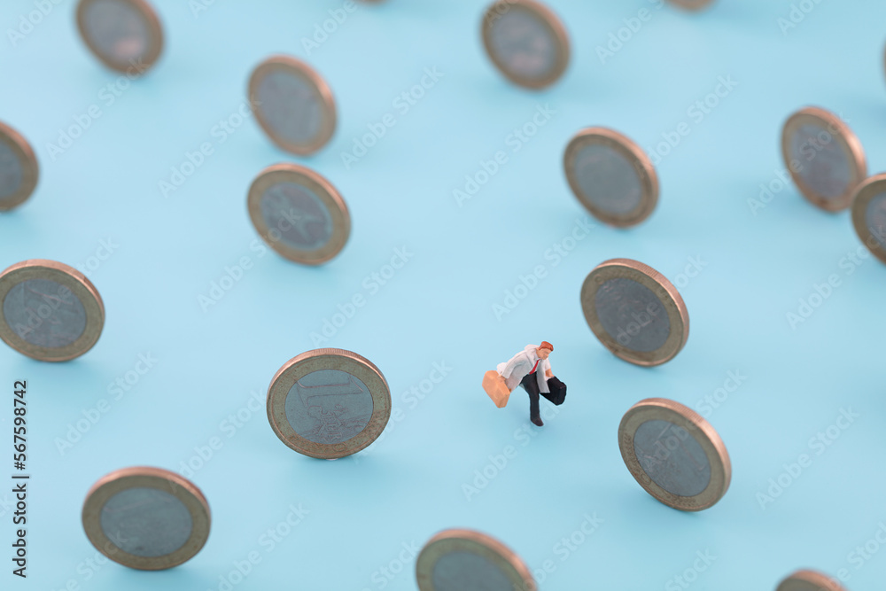 Miniature photography pursues interests and runs in coins