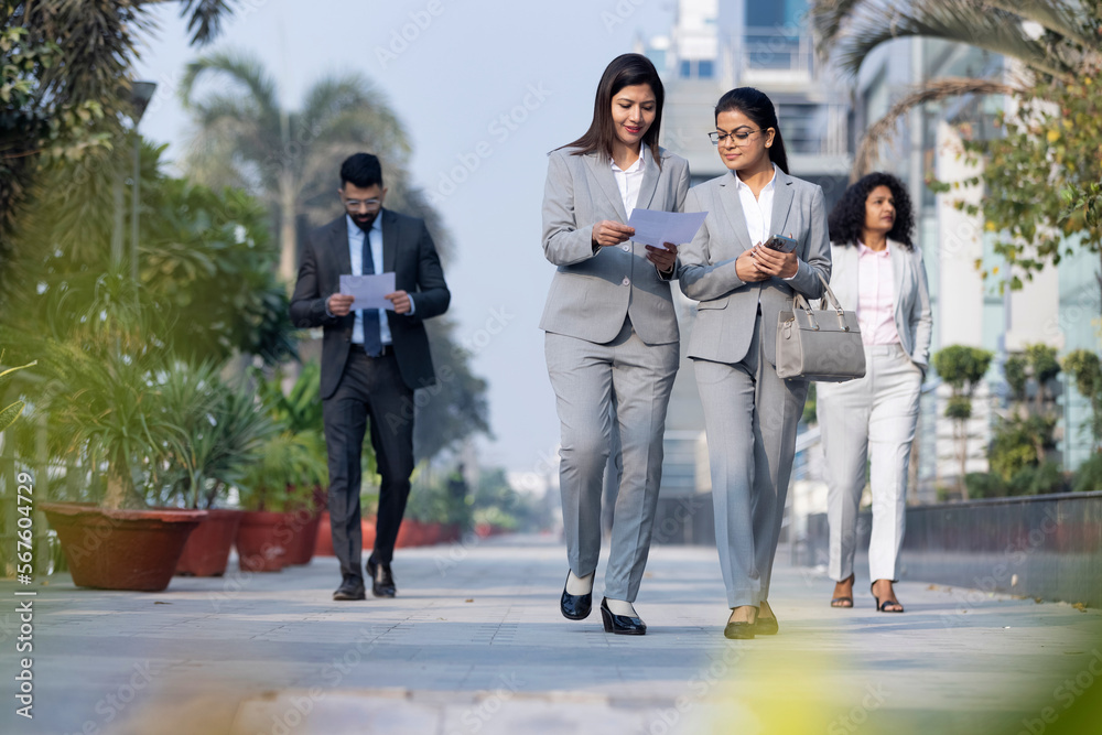 Fototapeta premium two indian businesswoman decision in outside the office