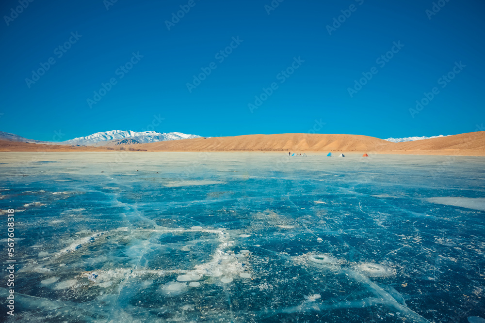 Obraz premium Frozen mountain lake.