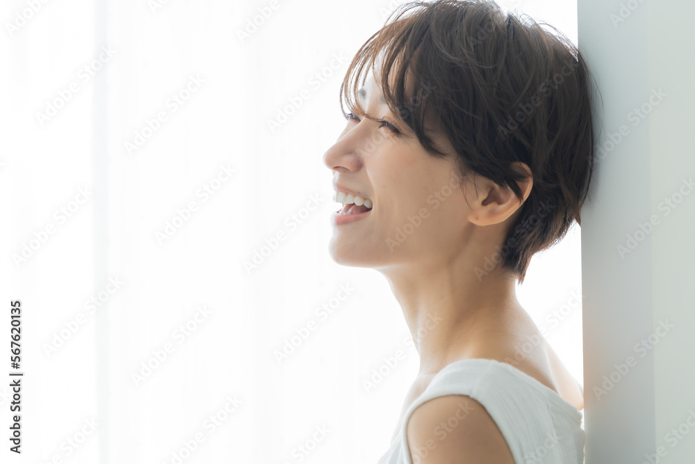 ワンピースを着た日本人女性 ワンピースを着た日本人女性