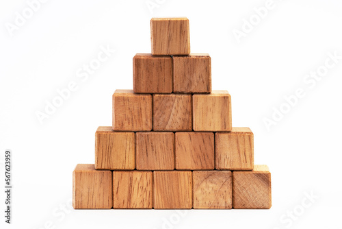 Pyramide aus Holzw  rfeln