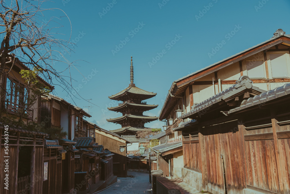 The Yasaka Pagoda(Hokanji Temple), is a popular tourist attraction, the Yasaka Pagoda, also known as Tower of Yasaka and Yasaka-no-to, is a Buddhist pagoda located in Kyoto, Japan.
The Yasaka Pagoda(Hokanji Temple), is a popular tourist attraction, the Yasaka Pagoda, also known as Tower of Yasaka and Yasaka-no-to, is a Buddhist pagoda located in Kyoto, Japan.