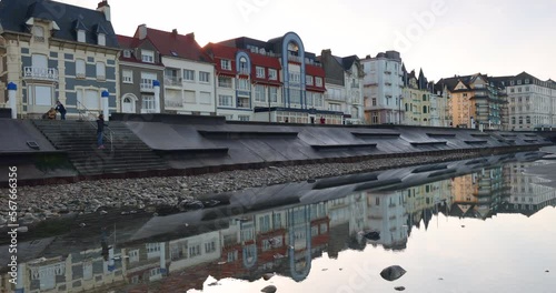 Dyke of Wimereux and its houses photo