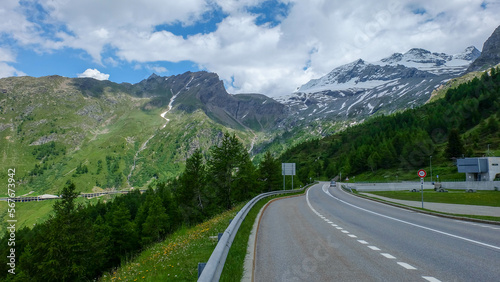 Schöne Berglandschaft in den Schweizer Alpen © NATURAL LANDSCAPES