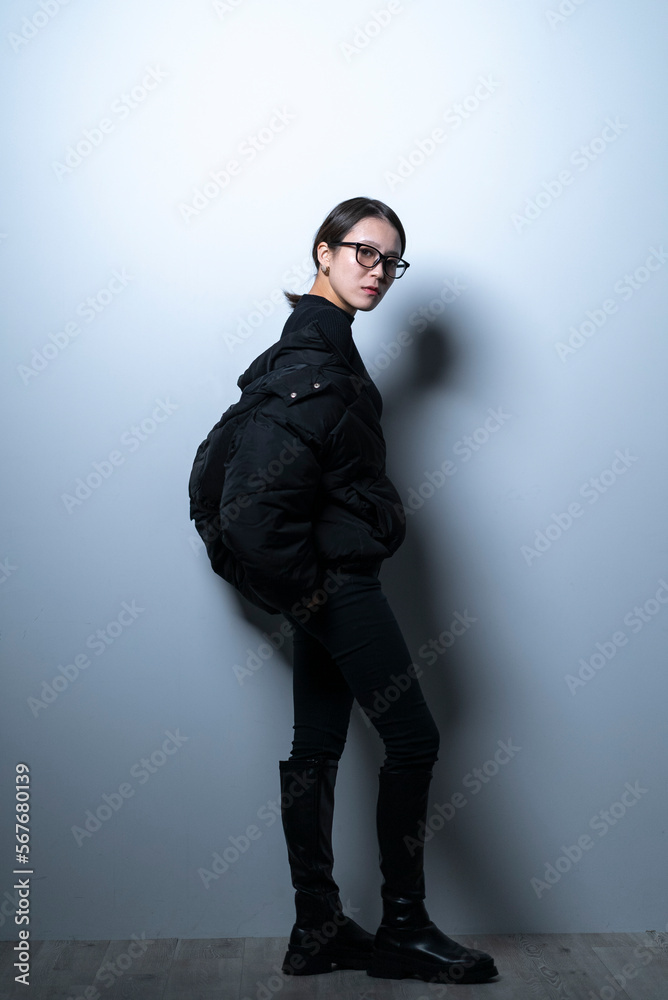 メガネをかけたクールな女性 メガネをかけたクールな女性
