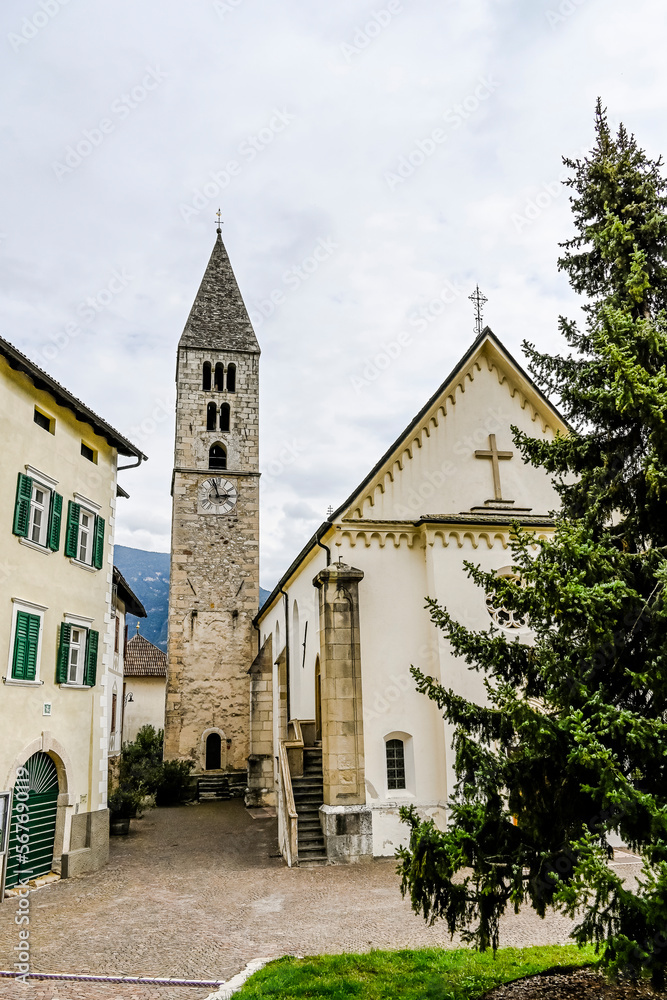 Kurtatsch, Dorf, Kirche, Pfarrkirche, Vigiliuskirche, Weindorf, Weinstrasse, Etschtal, Wanderweg, Herbst, Südtriol, Italien