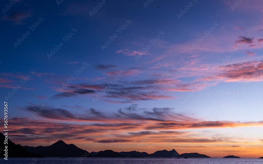 Fototapeta premium sunset over the sea