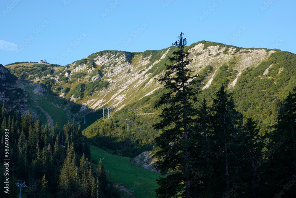 Obraz premium Blick vom und zum Hochkar in Niederösterreich und Steiermark, Österreich im Herbst