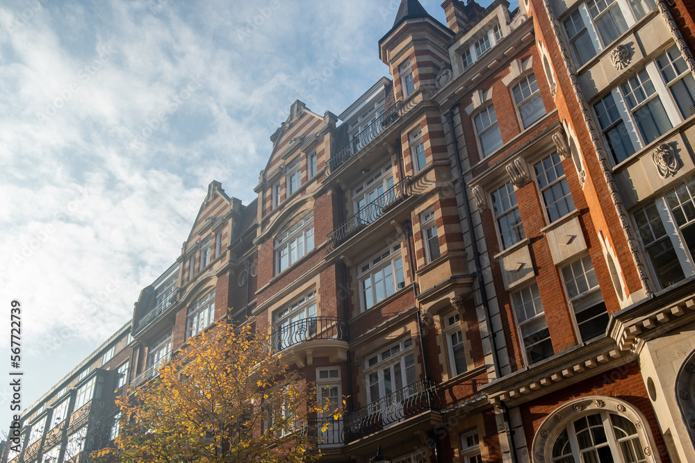 Fototapeta premium Knightsbridge, London- Upmarket luxury townhouses in Knightsbridge area of central West London