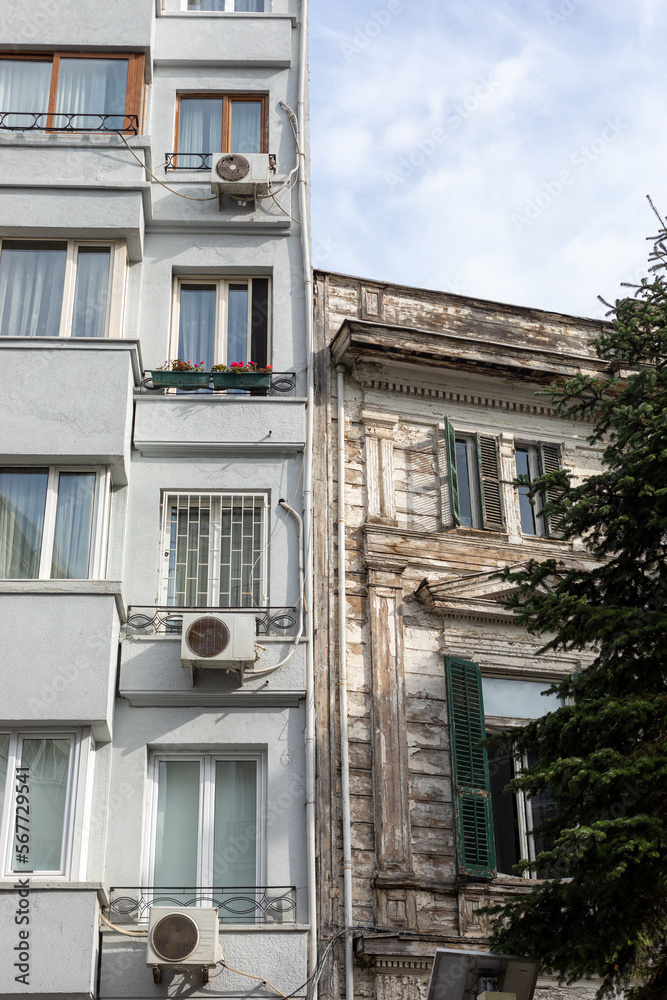Fototapeta premium Facade of the building in Istanbul.