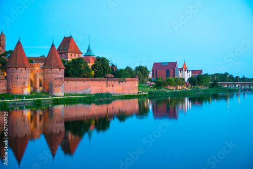 Fototapeta Naklejka Na Ścianę i Meble -  Marienburg castle the largest medieval brick castle in the world in the city of Malbork evening view at night
