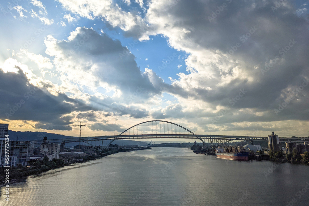 Obraz premium Fremont Bridge at Sunset in Portland, OR