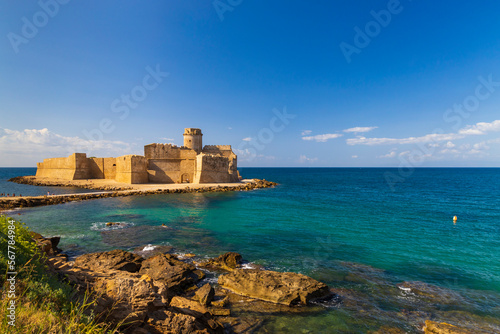 Obraz na plátně Castle in Isola di Capo Rizzuto, Province of Crotone, Calabria, Italy