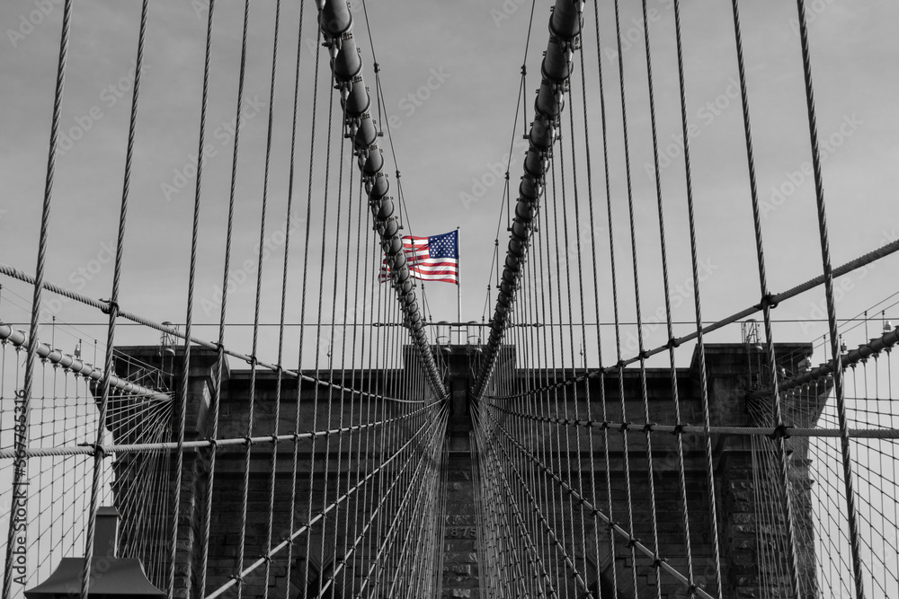 Obraz premium Brooklyn Bridge New York black and white wallpaper background with USA flag