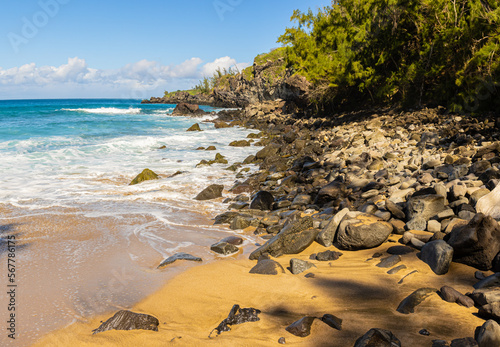 Fototapeta Naklejka Na Ścianę i Meble -  Waves Rolling on The Rugged Shoreline of Slaughterhouse Beach, Maui, Hawaii, USA