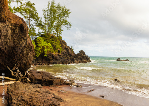Koki Beach and The Cinder Cone Called Ka iwi o Pele , Koki Beach Park, Hana, Maui, Hawaii, USA