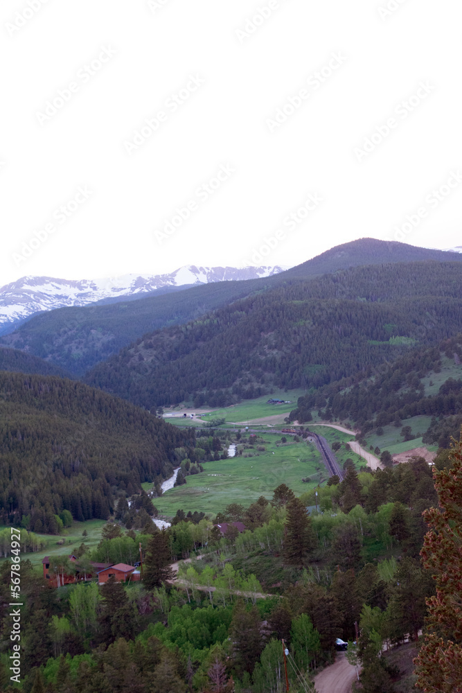Fototapeta premium Rocky Mountain Valley in Spring