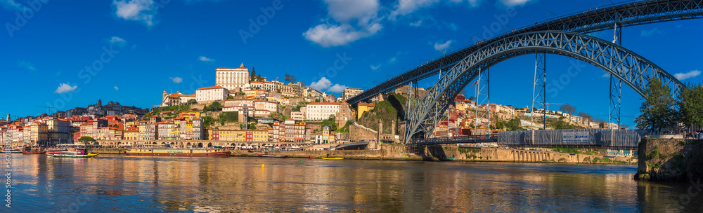 Vista panorámica de Oporto y su puente de Don Luis I