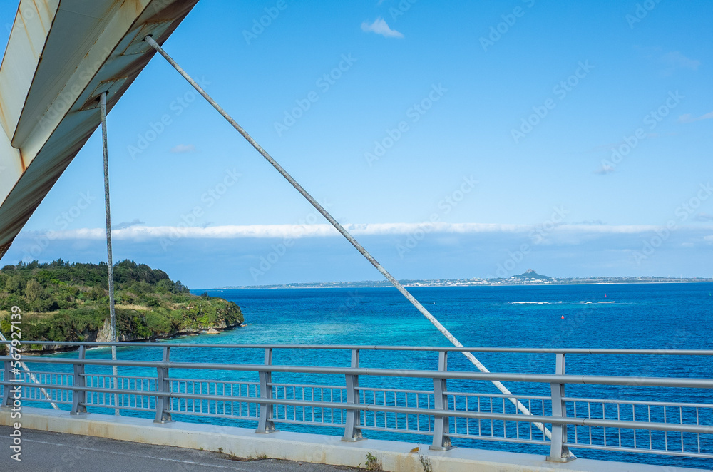 Fototapeta premium 沖縄県の名護市の海岸と公園