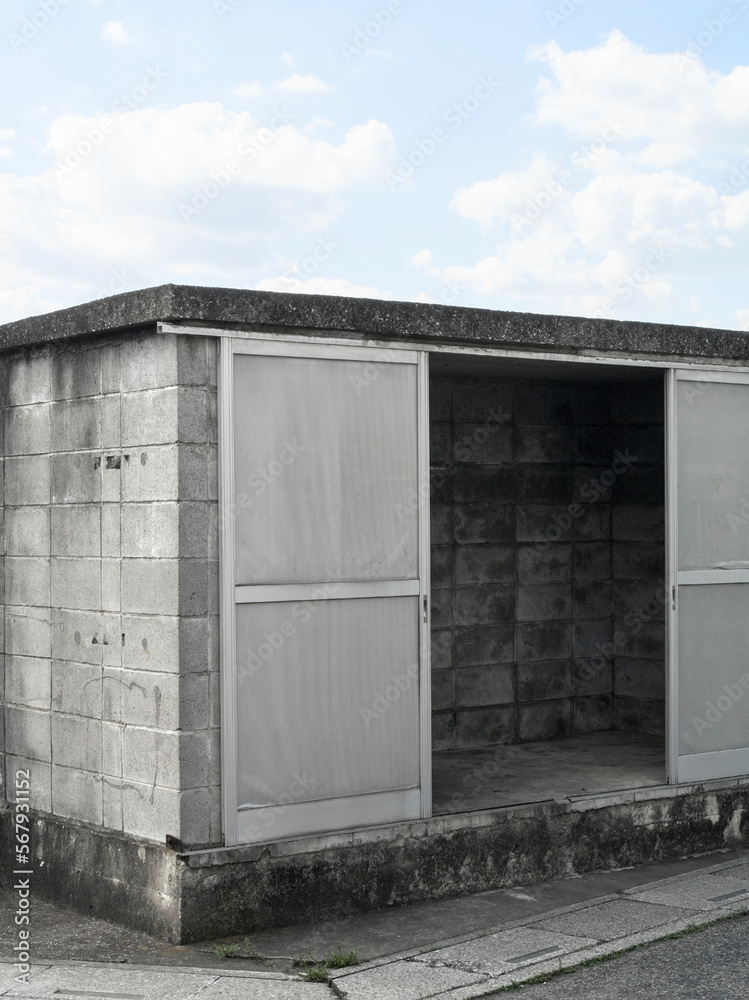 Fototapeta premium コンクリートブロックの小屋