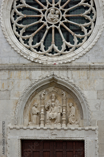 Gemona  Udine. Portale del Duomo di Santa Maria Assunta con rosone