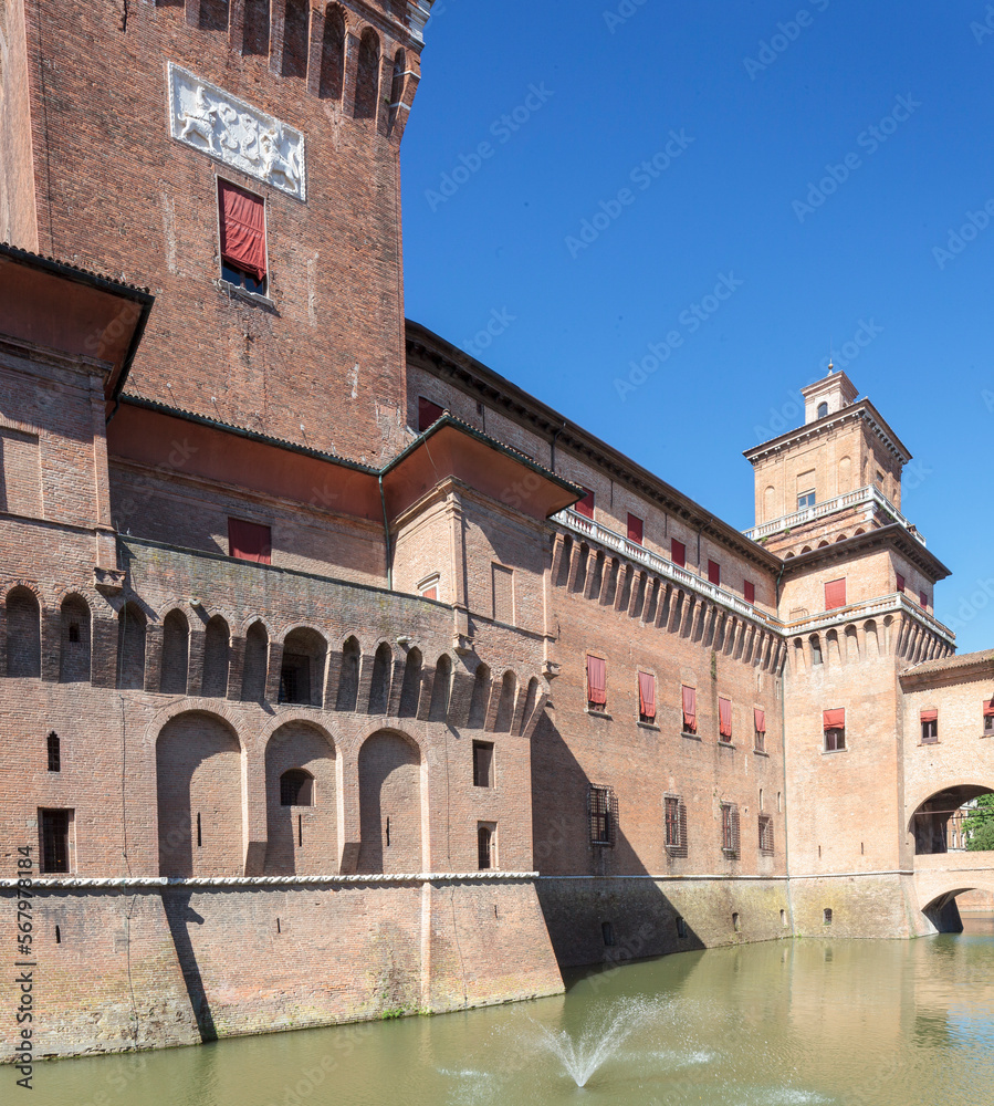 Ferrara. Castello Estense, veduta esterna. 
