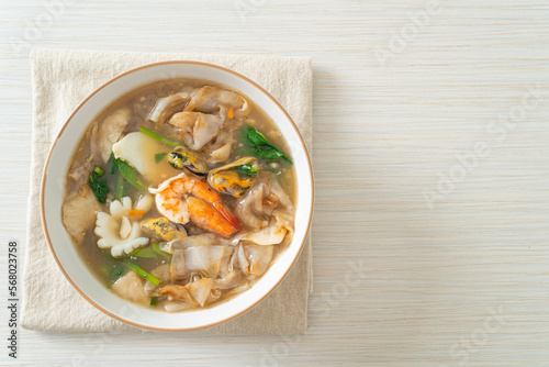 Wide Rice Noodles with Seafood in Gravy Sauce