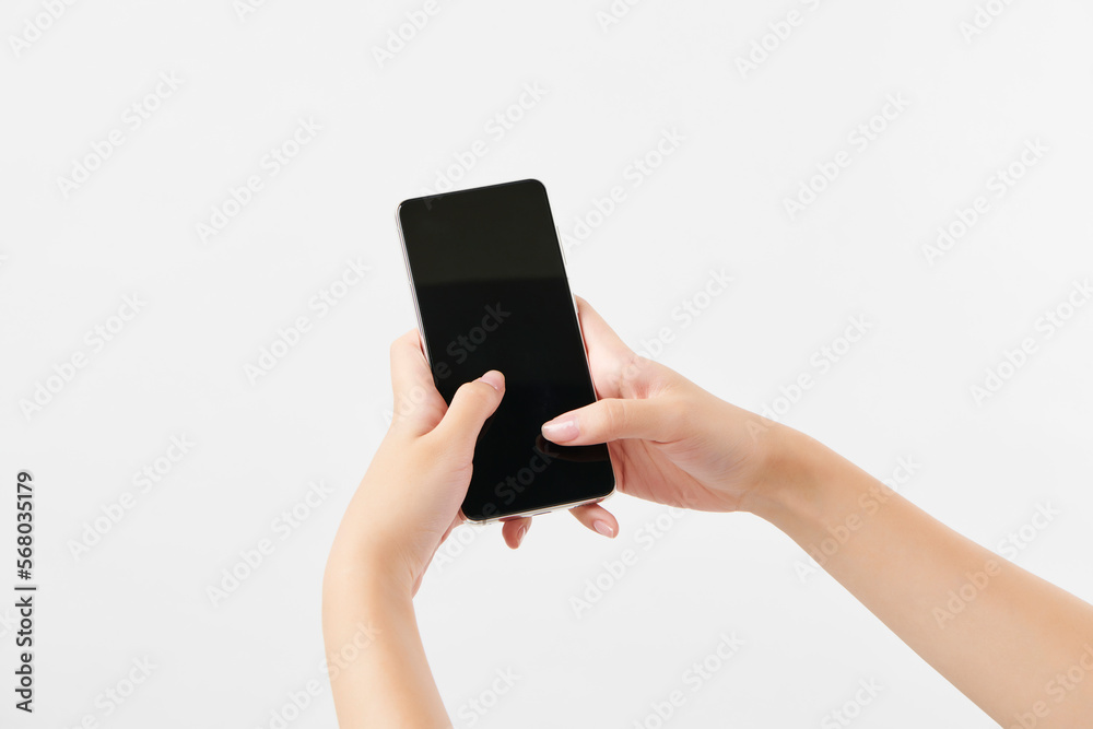 스마트 폰 화면을 터치하는 여자의 손 스마트 폰 화면을 터치하는 여자의 손