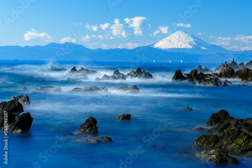 三浦半島 横須賀からの海越しの富士山