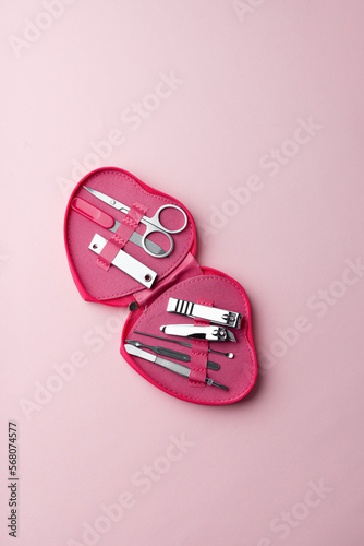 Show your love with this heart-themed nail kit, perfect for Valentine's Day. High-quality photography showcases its romantic design and feminine appea.