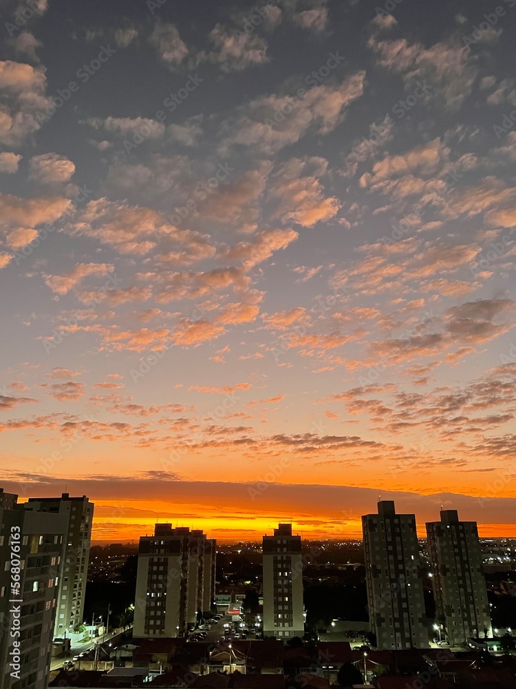Obraz premium sunset over the city