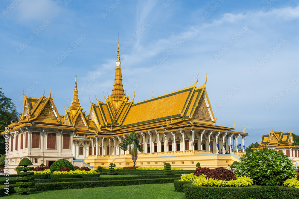 Naklejka premium The throne hall of the Royal Palace of Cambodia, a popular tourist destination in Phnom Penh, Cambodia.