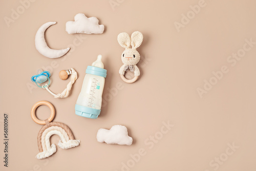Obraz na plátně Flat lay with baby sleep accessories with milk bottles, pacifier and toys