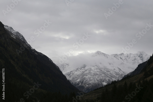 Landschaft im Pitztal, Alpen, Österreich im Herbst/Winter