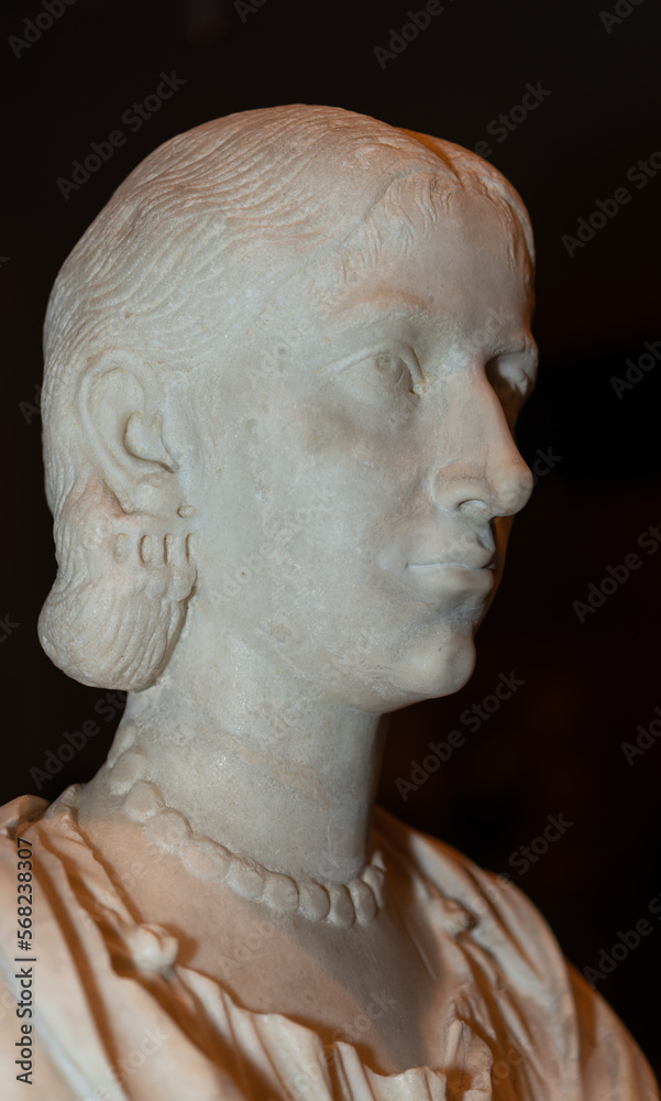 portrait bust of a woman wearing jewelry - Royal Ontario Museum (Toronto,  Canada) - 3/4 profile Stock Photo