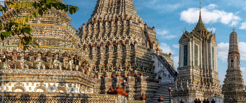 Fototapeta premium Decor elements Wat Arun Temple in bangkok Thailand. Wat Arun is Buddhist temple in Bangkok, Yai district of Bangkok, Wat Arun is among best known of Thailand's landmarks