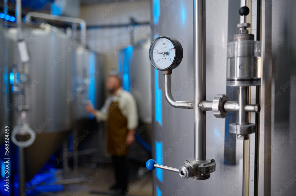 Gauge valve to measure and control pressure during brewing process