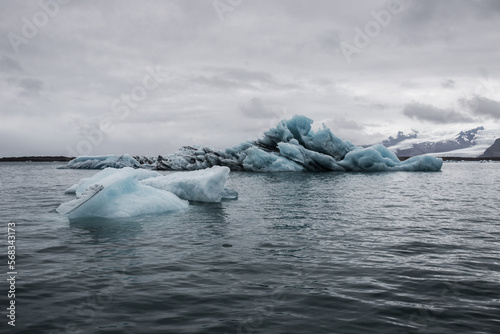 iceberg in jokulsarlon lagoon country