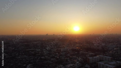東京都板橋区上空　空撮の夕日　市街地の景色