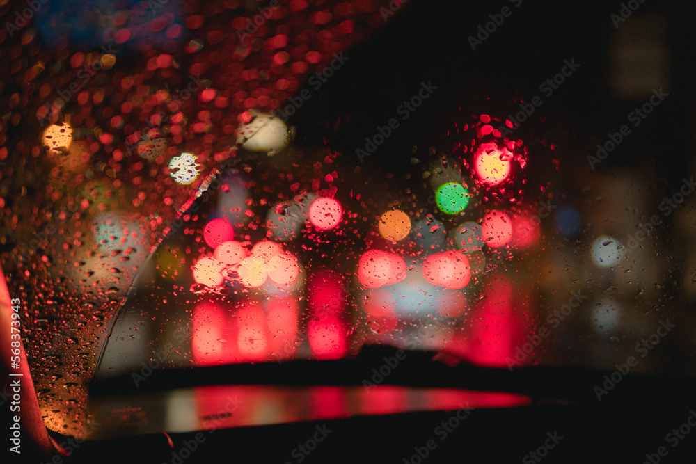 雨の日の夜,助手席から見えるライト