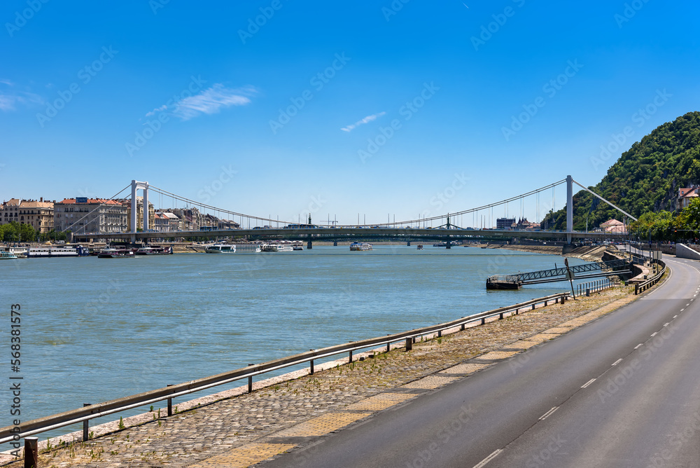 Elisabeth Bridge (Erzsebet hid) connecting Buda and Pest across the River Danube. View of the Danube bank in Budapest