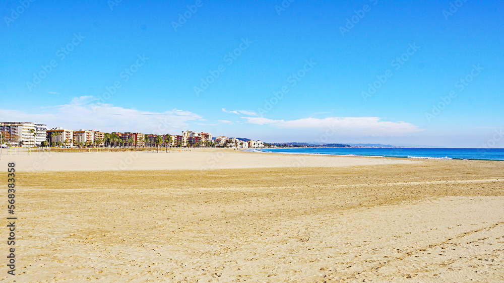 Puerto, playa y faro de Torredembarra, Tarragona, Catalunya, España, Europa
