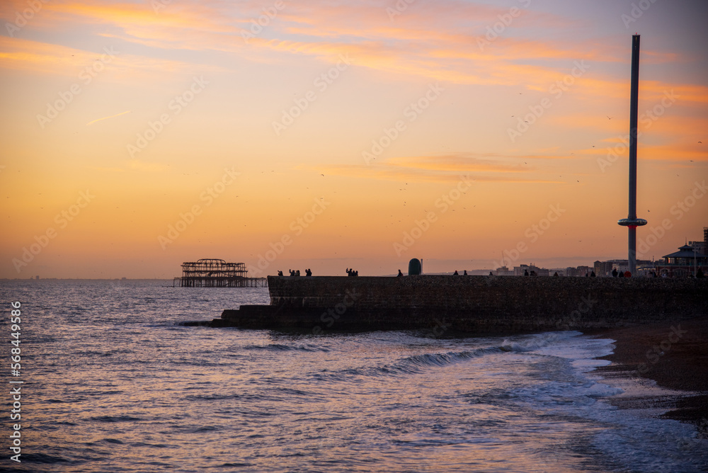 Obraz premium Brighton seafront at sunset