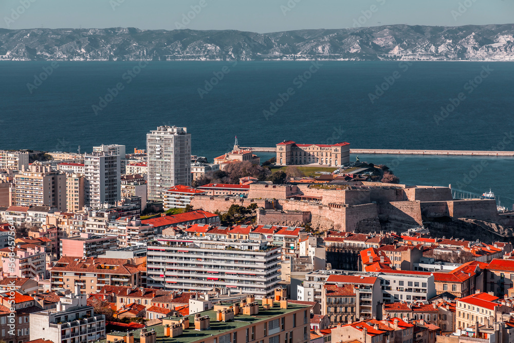Obraz premium Marseille, France - FEB 28, 2022: Aerial view of the city of Marseille on a sunny winter day
