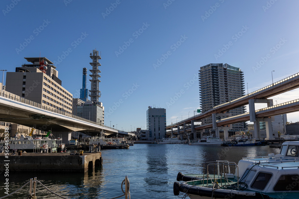 神戸の港と浜手バイパスと阪神高速3号線