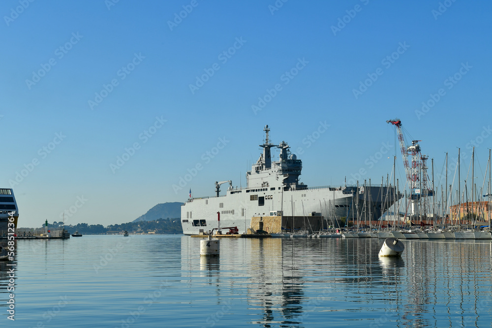 bateaux militaire port de Toulon