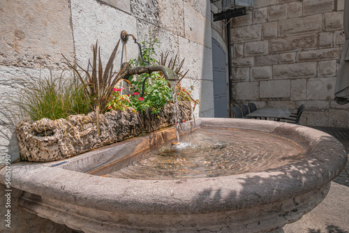 Fototapeta Naklejka Na Ścianę i Meble -  Ancient street fountain and plants 