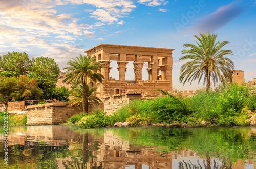 Obraz na płótnie Trajan's Kiosk or the Pharaoh's Bed on the Philae Temple, Aswan, Egypt w salonie